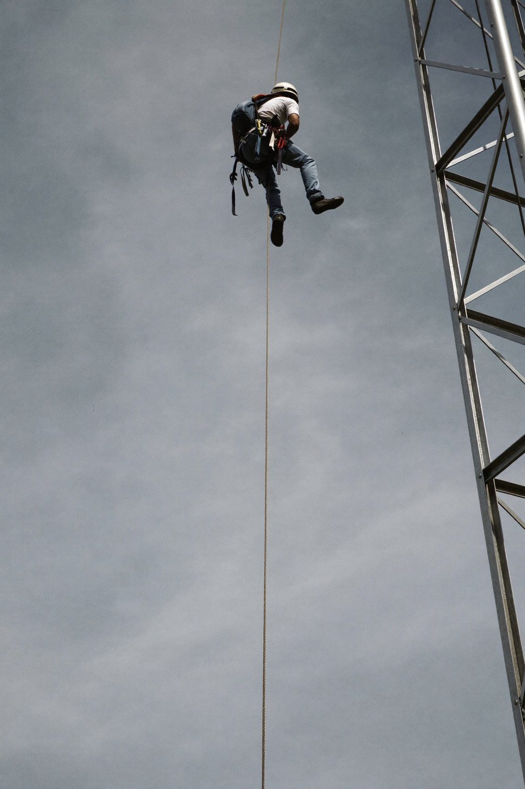 Trabalhador em atividade de trabalho em altura